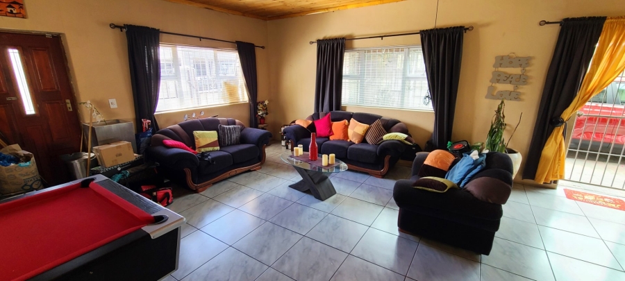 4 Bedroom Property for Sale in Sunbird Park Western Cape